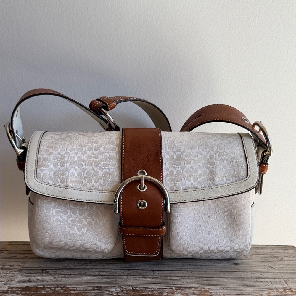 Coach  Signature C
Soho Shoulder Bag - Picture 4 of 16